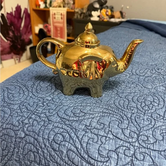 Gold Elephant Teapot - Picture 2 of 15